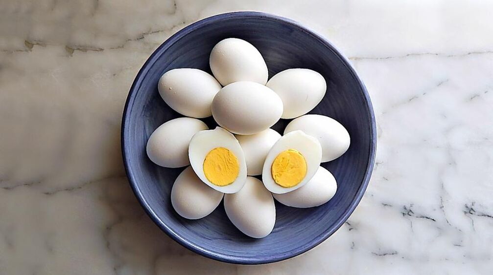 چکن انڈے کیمیائی خوراک کی خوراک میں ایک ضروری مصنوعات ہیں۔