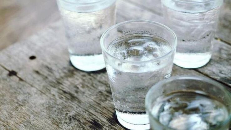 وزن میں کمی کے لیے ڈائیورٹیکس کا استعمال کرتے وقت، آپ کو کافی مقدار میں پانی پینے کی ضرورت ہے۔